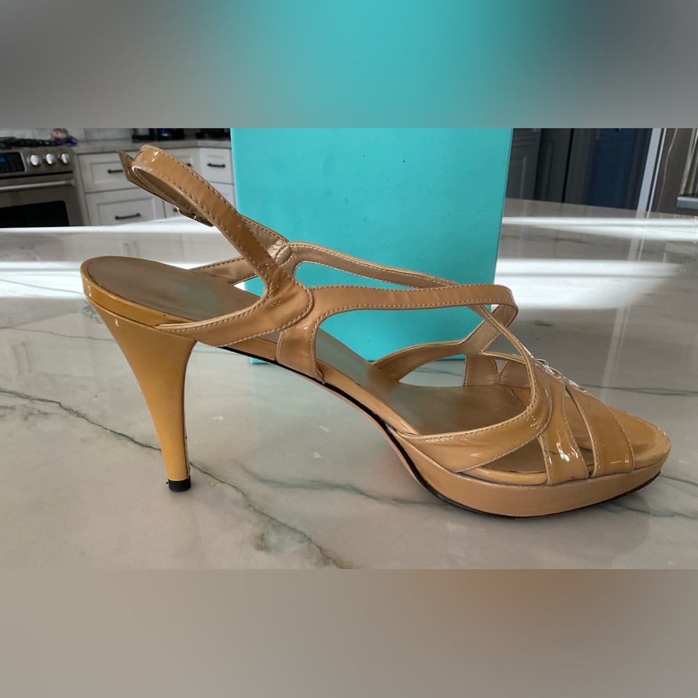 Stuart Weitzman Cross Strappy Buckle Heels Sz 8 Nude - Picture 11 of 15